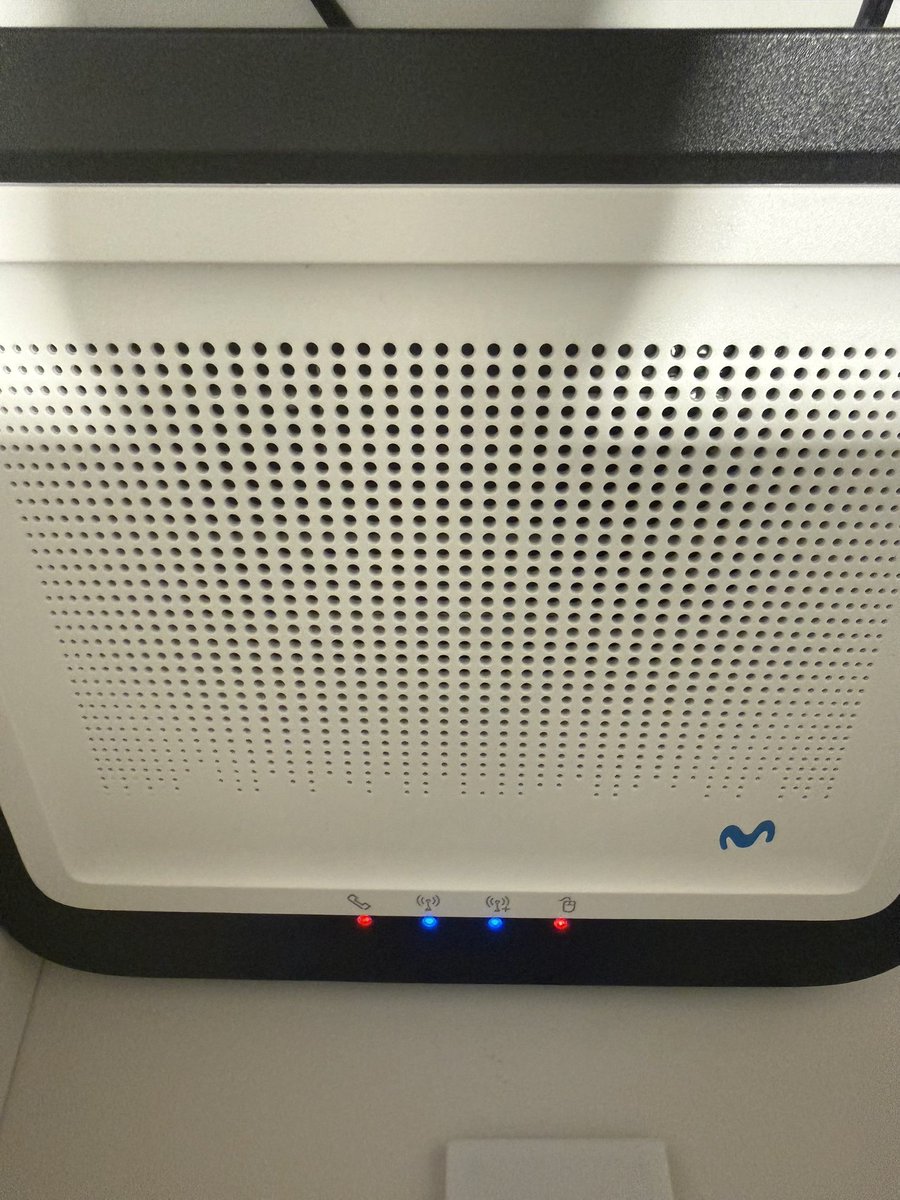 whxisprz_'s tweet photo. @movistar_es nueva incidencia ? y de nuevo sin avisar?
Ambas luces rojas parpadeando y sin servicio de TV, fibra ni fijo, os estáis cubriendo de gloria últimamente https://t.co/xBuNSpozuX