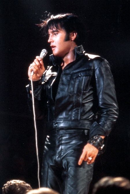 CosmicSinner's tweet photo. @VintageRockN_85 ELVIS on Dec 3rd 1968 at the Burnbank Studios California. https://t.co/l1UYbhmINo