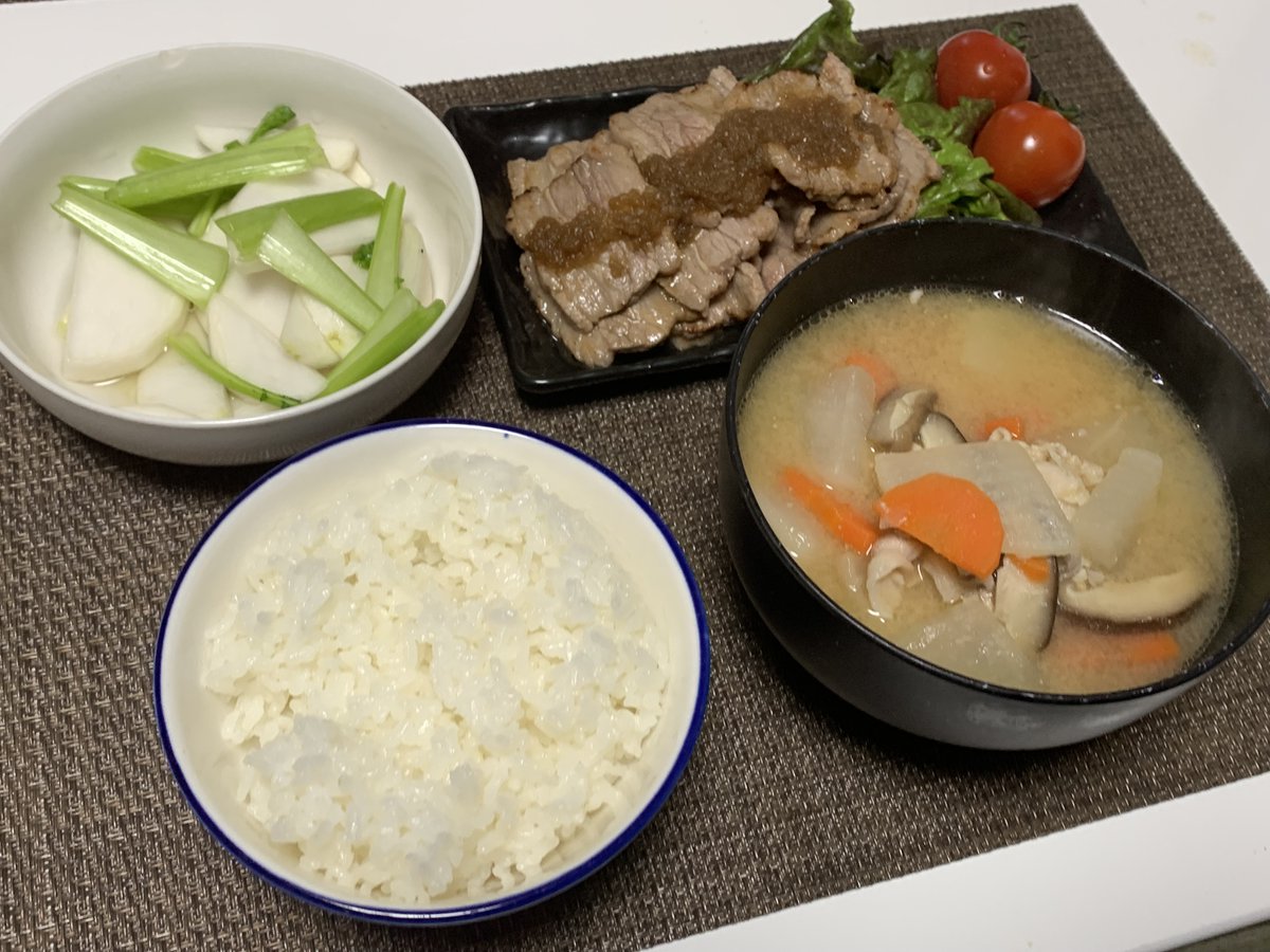 ＠もつ tweet media