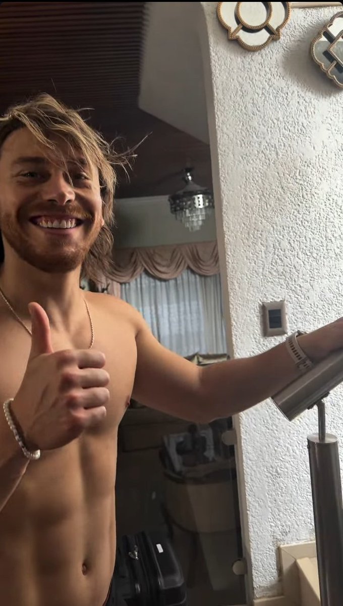 Melanie 🍒💋🪩 tweet media