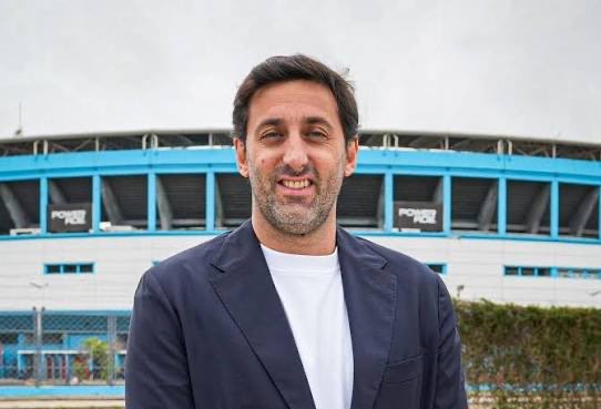 "Racing es gigante y la exigencia tiene que ser máxima. Ganar la Sudamericana fue extraordinario, pero Racing debe estar habitualmente en el lote de los que pelean la Libertadores y ser el mejor de Argentina".

Se acordará de sus promesas de campaña?