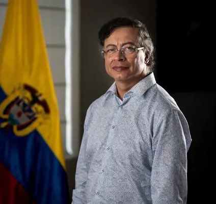 🚨 Si Gustavo Petro humilla y deja mal a Daniel Noboa no hay por qué sentirse mal. El tarado solo es Daniel Noboa no el resto de ecuatorianos.