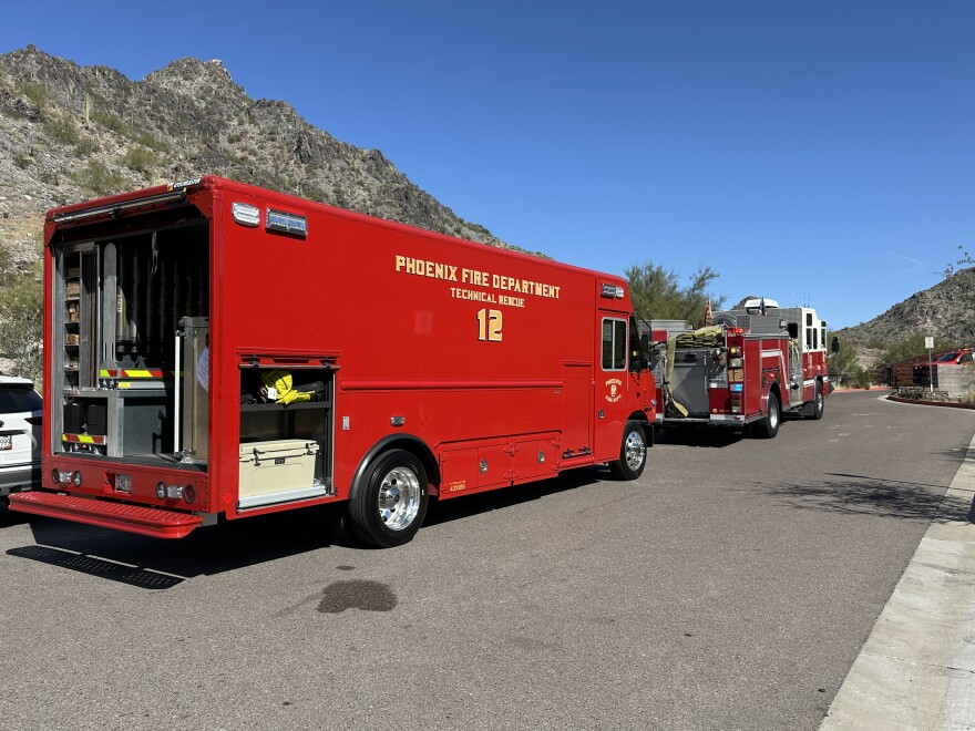 RandomstuffA2Z's tweet image. 📍 Mountain Rescue at 10600 N 7th Street, Phoenix 📍

Phoenix emergency services are conducting a mountain rescue operation at 10600 North 7th Street. 

Please avoid the immediate area if possible and allow first responders room to operate safely.

#Phoenix #MountainRescue