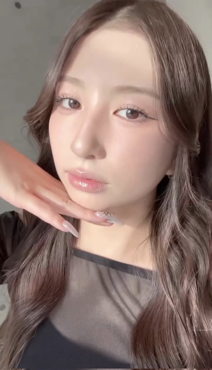 OneFive_Cute97's tweet photo. Good morning Gumi 💜

The perfect beauty, flawless skin that contrasts beautifully with black clothes 🖤

Between Gumi's serious expression and the cute little smile, my heart can only fall more and more in love with the Goddess 😍

Have a good day Gumi 💜

#OneFive #OneFive_GUMI https://t.co/ky0v14xuF8