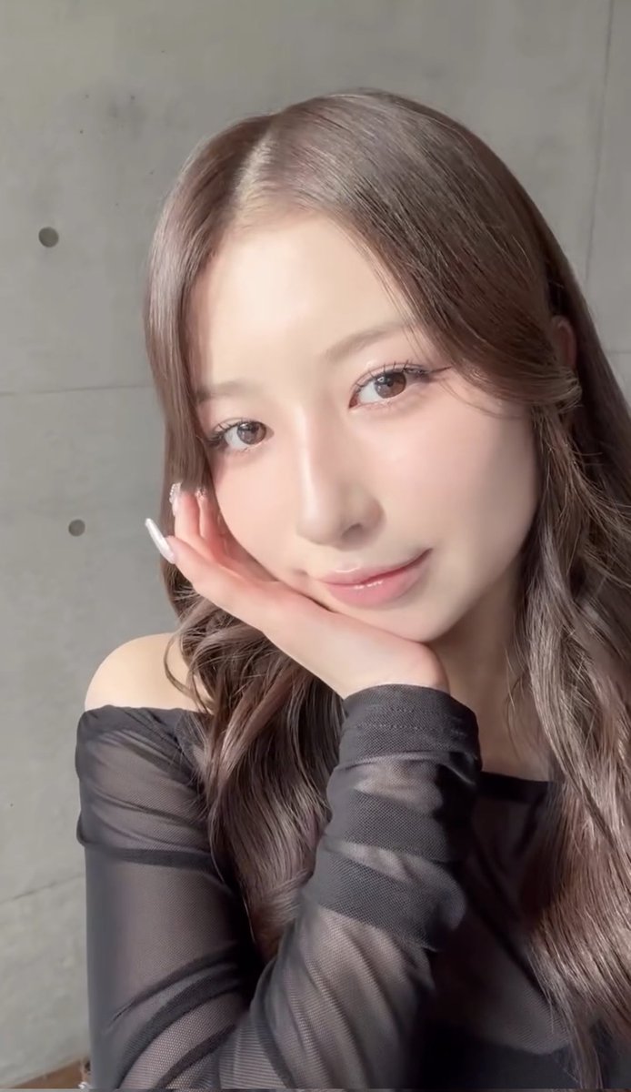 OneFive_Cute97's tweet photo. Good morning Gumi 💜

The perfect beauty, flawless skin that contrasts beautifully with black clothes 🖤

Between Gumi's serious expression and the cute little smile, my heart can only fall more and more in love with the Goddess 😍

Have a good day Gumi 💜

#OneFive #OneFive_GUMI https://t.co/ky0v14xuF8