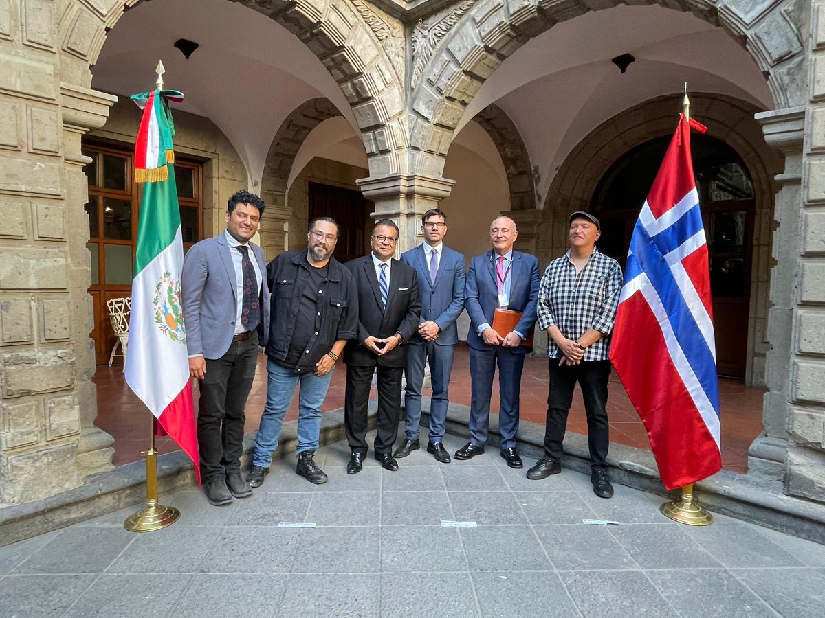 imatiasromero's tweet photo. Hoy inauguramos la exposición fotográfica que conmemora el 120 aniversario de relaciones diplomáticas entre 🇲🇽 y 🇳🇴 a partir de uno de los vínculos culturales más vivos entre ambos países: la música. Muestra que  recorre un medio de siglo de presencia del rock noruego en México. https://t.co/yLaXQWIXS6