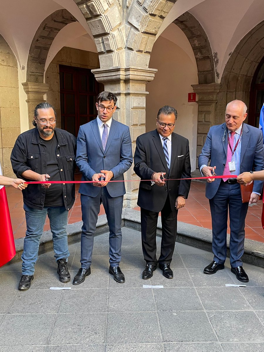 imatiasromero's tweet photo. Hoy inauguramos la exposición fotográfica que conmemora el 120 aniversario de relaciones diplomáticas entre 🇲🇽 y 🇳🇴 a partir de uno de los vínculos culturales más vivos entre ambos países: la música. Muestra que  recorre un medio de siglo de presencia del rock noruego en México. https://t.co/yLaXQWIXS6