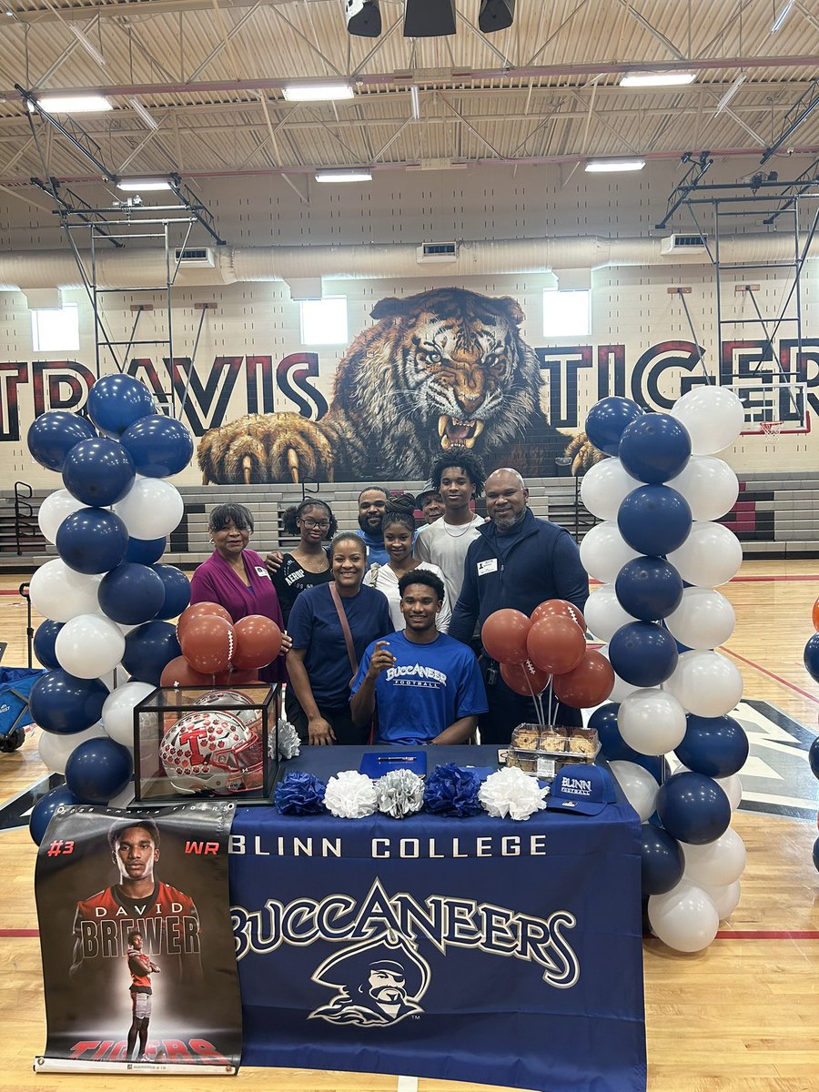 Travis Basketball tweet media