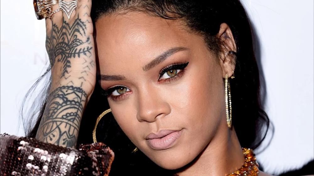 RIHANNA x FORTNITE COULD HAPPEN IN TOMORROW'S UPDATE?? 😭

<a href="/EpicTofuChris/">Epic Tofu (Chris)</a> is currently posting a lot of hints using lyrics from her song Umbrella...