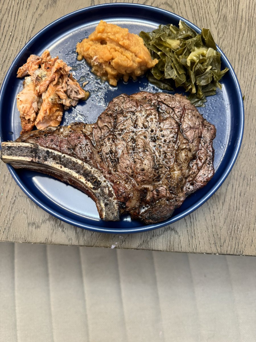 JmpMoore27's tweet photo. Steak, sweet potatoes, greens, and steelhead trout #foodporn https://t.co/28sP3nThI6