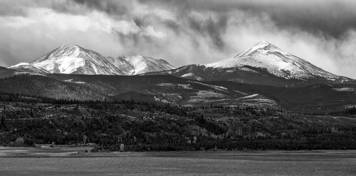 mnryno34's tweet image. The view of Lake Dillon earlier today. #stormhour #Colorado #COwx #photography