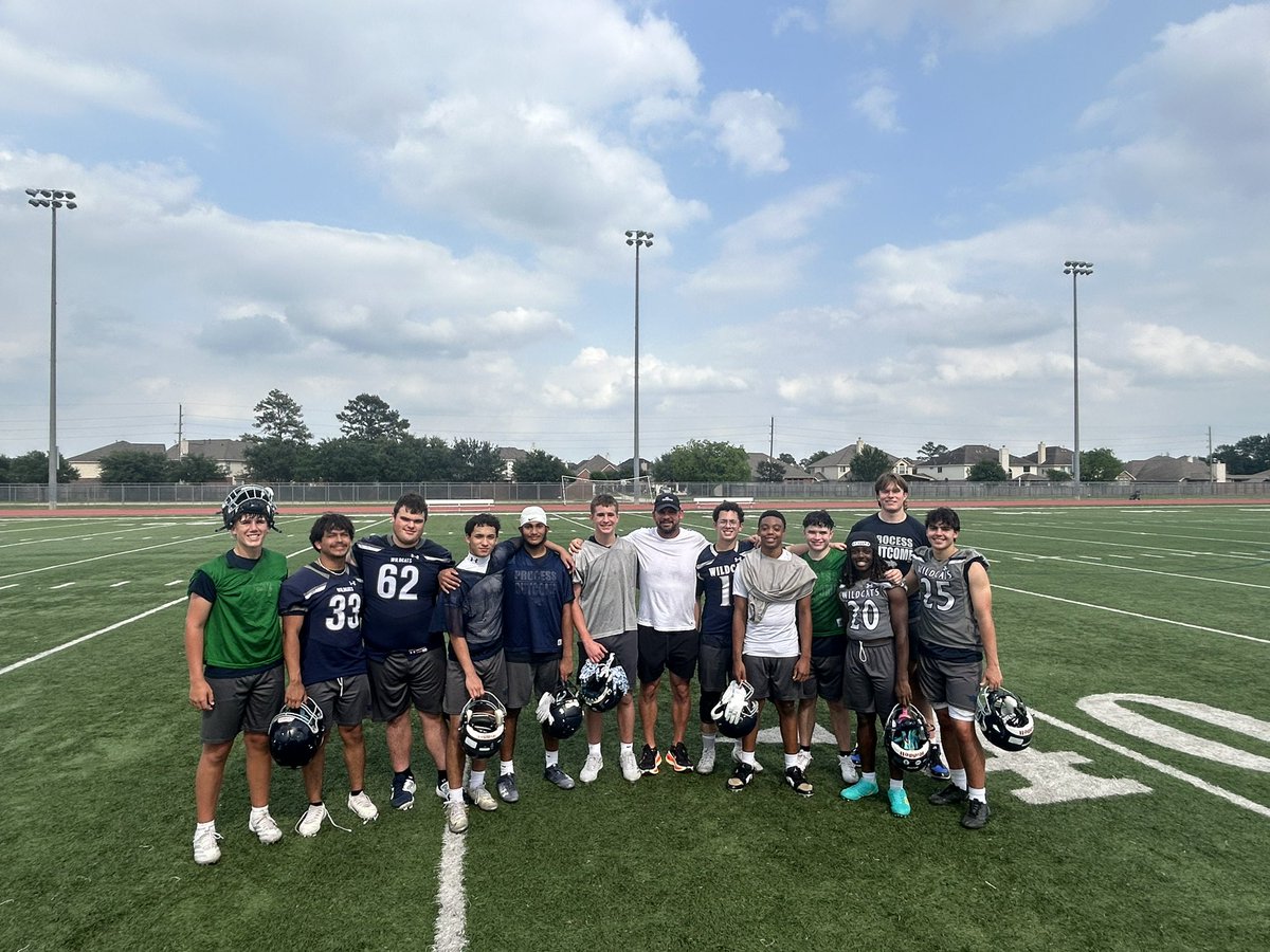 Thanks to <a href="/SmallsSliders/">Smalls Sliders</a> and <a href="/olejp3/">Jonathan Poche</a> for supporting the Wildcats! Love our community and the support of local businesses! #BECATS