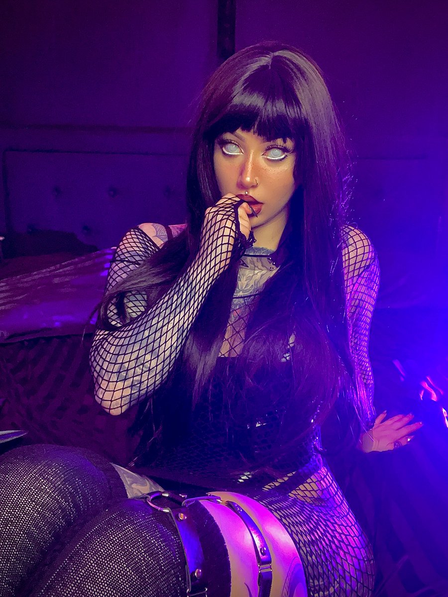 Violet tweet media