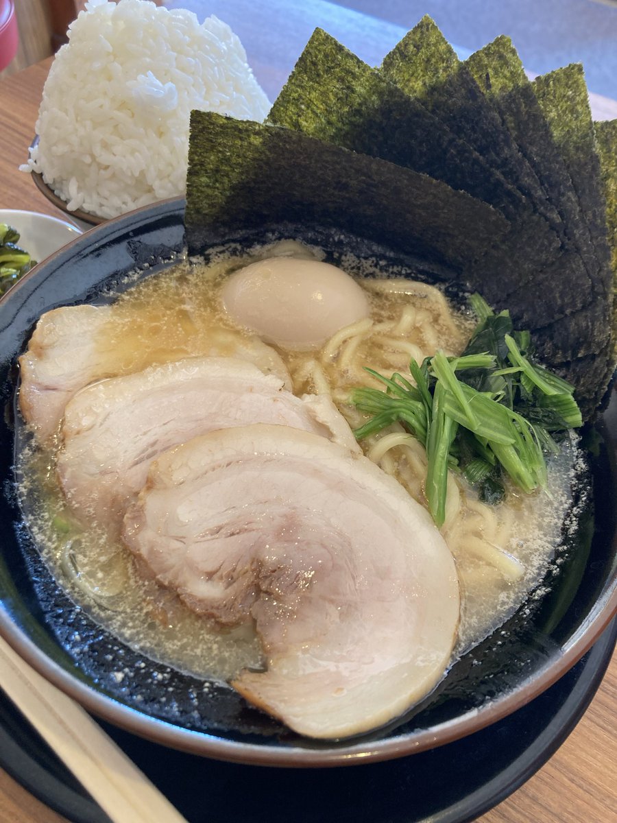 としのん tweet media