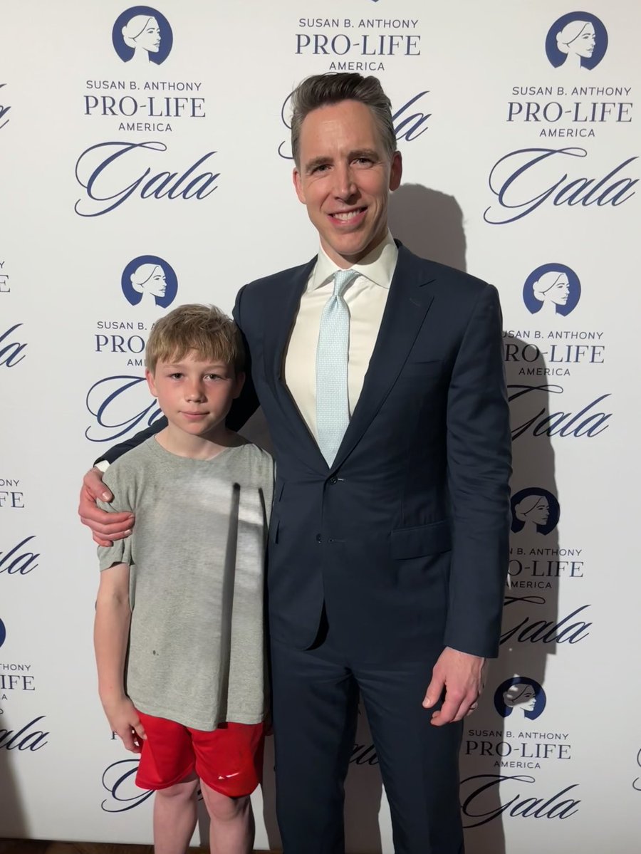 Josh Hawley tweet media