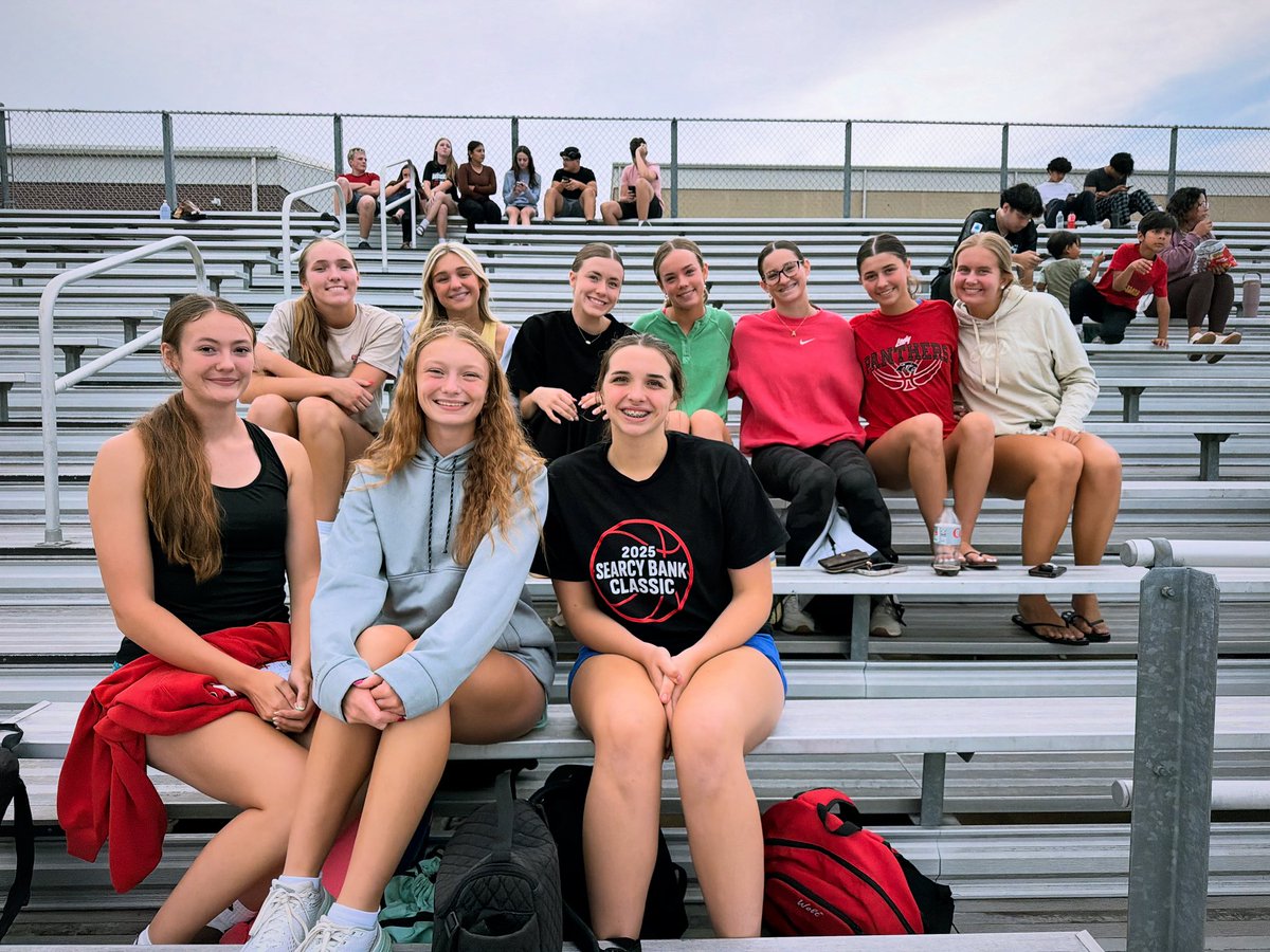 cabotgirlsbb's tweet photo. Supporting our soccer girls!⚽️ https://t.co/R6NqOMSLpd