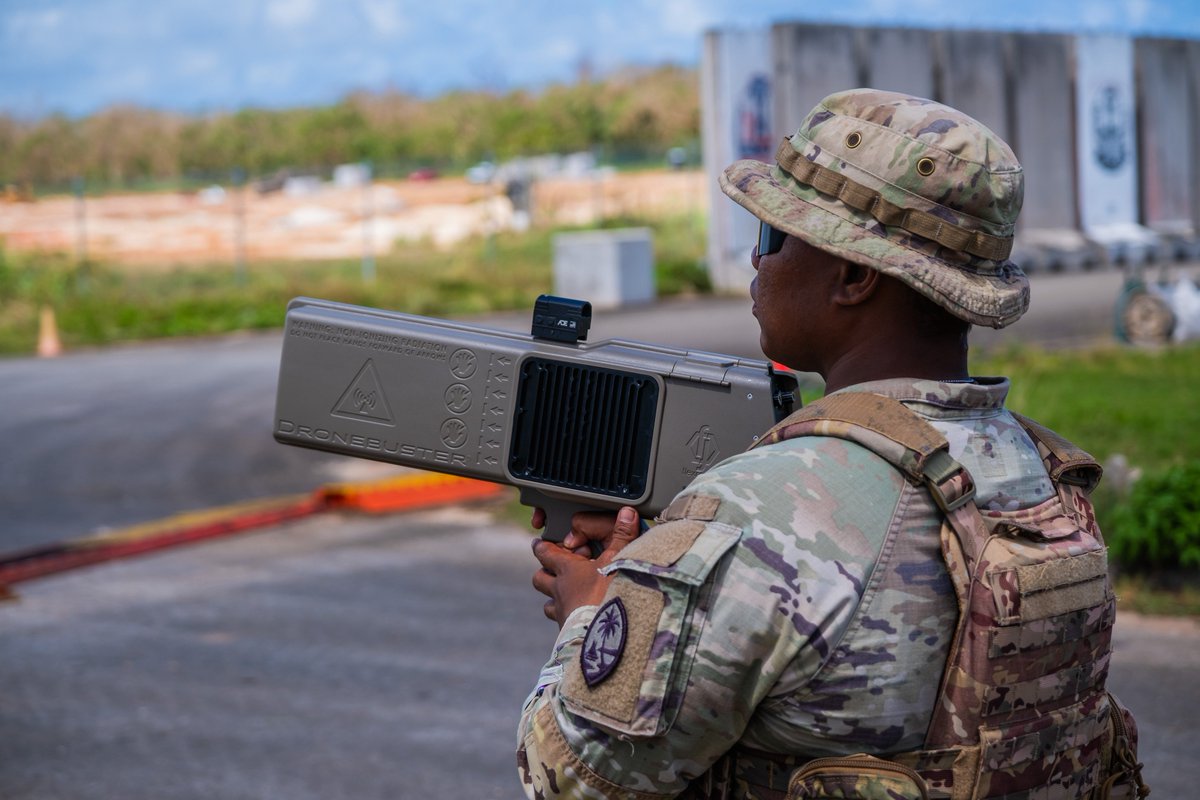 38thADA's tweet photo. Task Force Talon completed live C‑sUAS training with JCU to strengthen Guam’s base defense and validate our counter‑drone capabilities. Our Soldiers continue to lead the way in readiness and innovation. 🇺🇸
#AirDefense #ForceProtection https://t.co/CsidVtJUdL