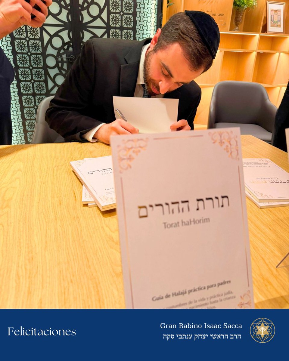 isaacsacca's tweet image. Mis felicitaciones al Dr. Rabino Martín Pascansky por la presentación de su libro Torat Haorim, una guía práctica para padres. Que Dios le bendiga y le conceda éxito en todo lo que emprenda. #libros