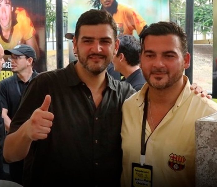 LiutSantiago21's tweet photo. Antonio Álvarez y Aquiles Álvarez DESTRUYERON Barcelona S.C y lo convirtieron en su lavandería.

El club debe DESAPARECER. https://t.co/jWgSW4dhjO