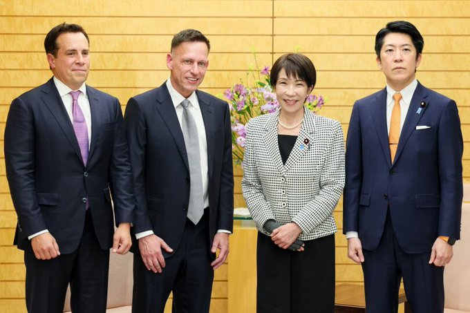 🌐テクノクラートによる専制政治はディストピアに過ぎない

彼らは国防総省の請負業者に過ぎず、富の源泉の多くは庶民の税金です。
彼らは選挙で選ばれた訳でもない単なる民間人です。
ピーター・ティールを筆頭に軍事AI企業として我々の生殺与奪の権利を握っていますが、何の責任も負っていません。