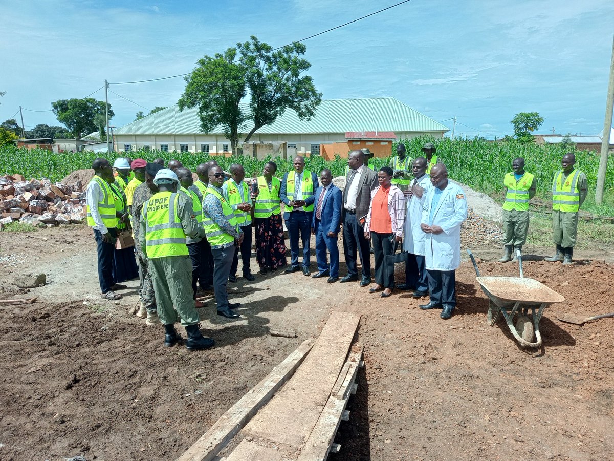 Bugiridistrict's tweet photo. The RDC Bugiri, Mr. Gulume Richard launched the construction of a twin staff house at Buluguyi HC III. The contract is being executed by the UPDF Engineering Brigade and will cost 260M UGX from @MinofHealthUG. It's  expected to be completed within 12 months.@GCICUganda https://t.co/p31z2ywxNM
