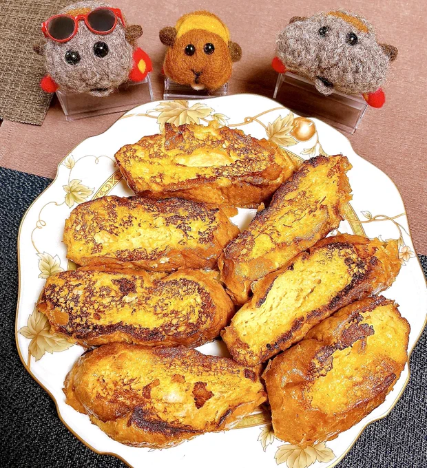 山盛りフレンチトースト美味しいねえ!