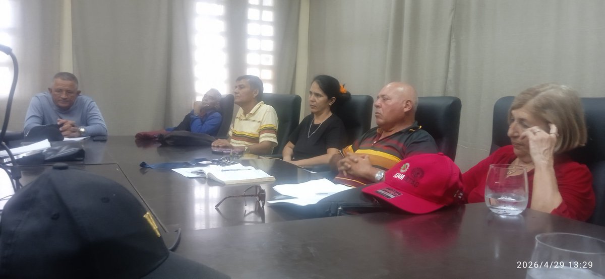En el día de hoy chequeamos la marcha de los programas agropecuarios, caña, control interno, entre otros  temas de interés  en la Empresa Agroindustrial Azucarera Primero de Enero  
#LatirAvileño 
#CubaNoEstáSola