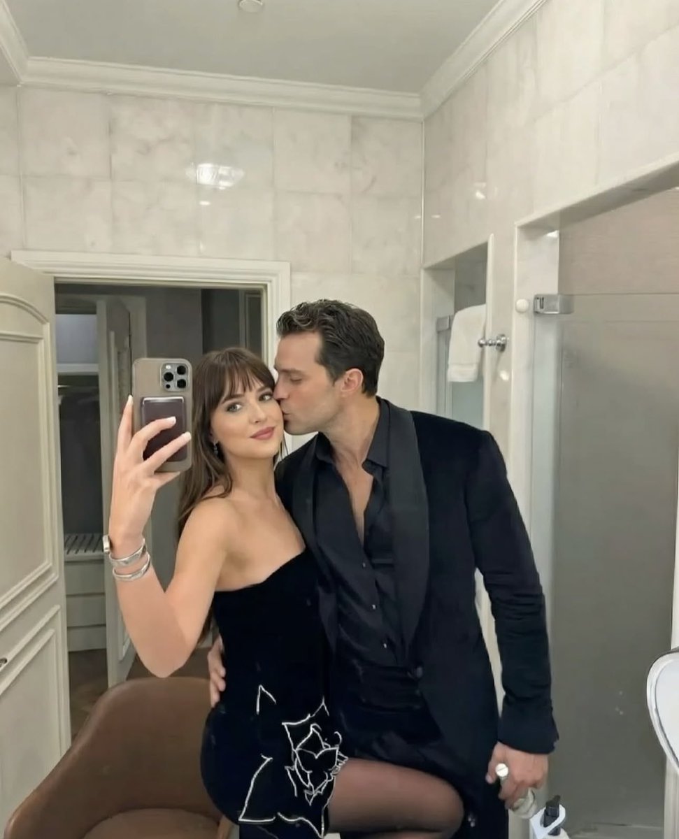 I’m crying 😭😭 #JamieDornan #DakotaJohnson