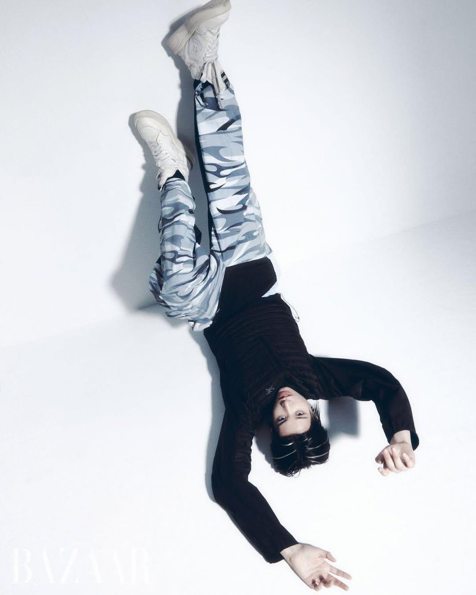 moon_ren17's tweet image. I’ve never seen this photo of Louis before 😲

#루이 #LOUIS #롱샷 #LNGSHOT