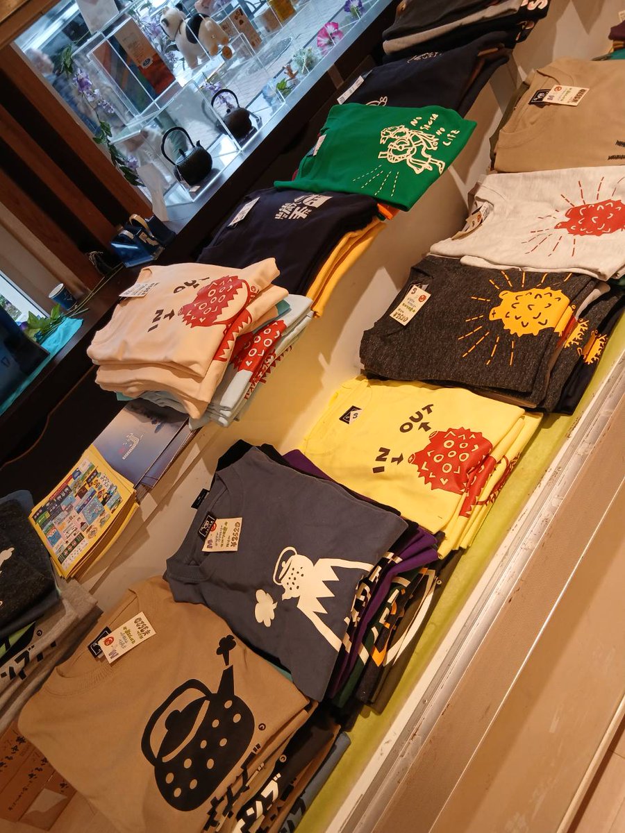 IwateGingaPlaza's tweet image. ‼️ Tシャツフェア開催中👕‼️
​岩手から届いた、カワイイ＆ユーモラスなデザインのTシャツが大集合✨
お気に入りの一枚を見つけに来ませんか？
​📅 5/13（火）まで

​岩手の魅力がつまった、遊び心たっぷりのTシャツをぜひチェックしてください！
​#いわて銀河プラザ #岩手 #Tシャツ #ご当地Tシャツ