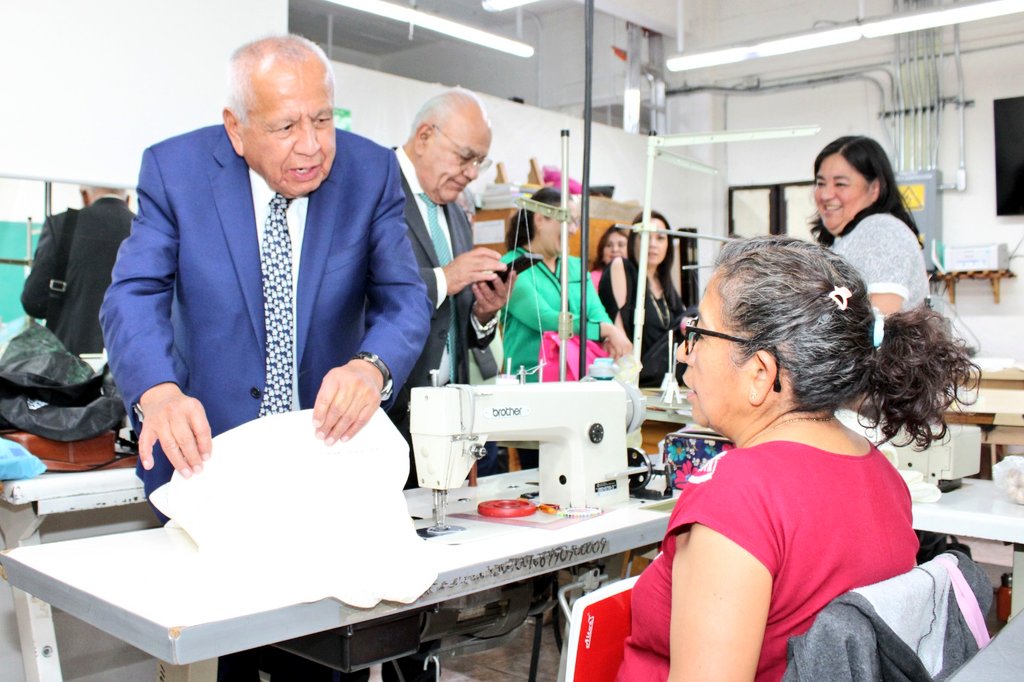 fgymexico's tweet photo. Continuamos recorriendo los planteles CECATI del país para conocer de primera mano las necesidades, fortalezas y aciertos que se viven diariamente en nuestras comunidades educativas.

En esta ocasión visitamos los CECATI 152 y @Cecati155, donde dialogamos con directivos, docentes, personal administrativo y estudiantes sobre los retos y oportunidades para seguir fortaleciendo la formación para el trabajo.

Escuchar, acompañar y trabajar en territorio nos permite construir soluciones más cercanas a la realidad de cada plantel y consolidar una educación técnica con mayor impacto social y productivo.

Nuestro compromiso es seguir fortaleciendo a los CECATI como espacios de aprendizaje, desarrollo y oportunidades para miles de mexicanas y mexicanos.

#CECATI #DGCFT #FormaciónParaElTrabajo #Educación #México #Capacitación