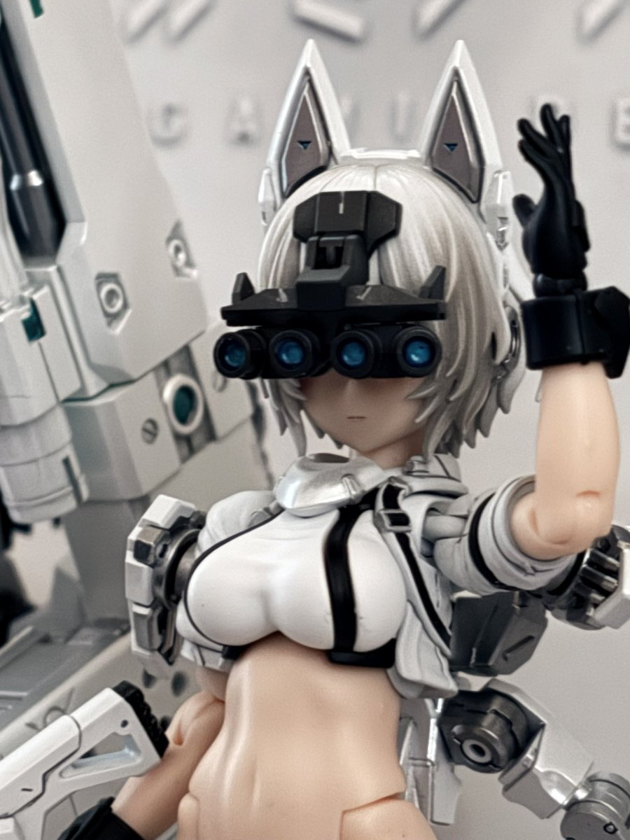 TECH-R1 tweet media