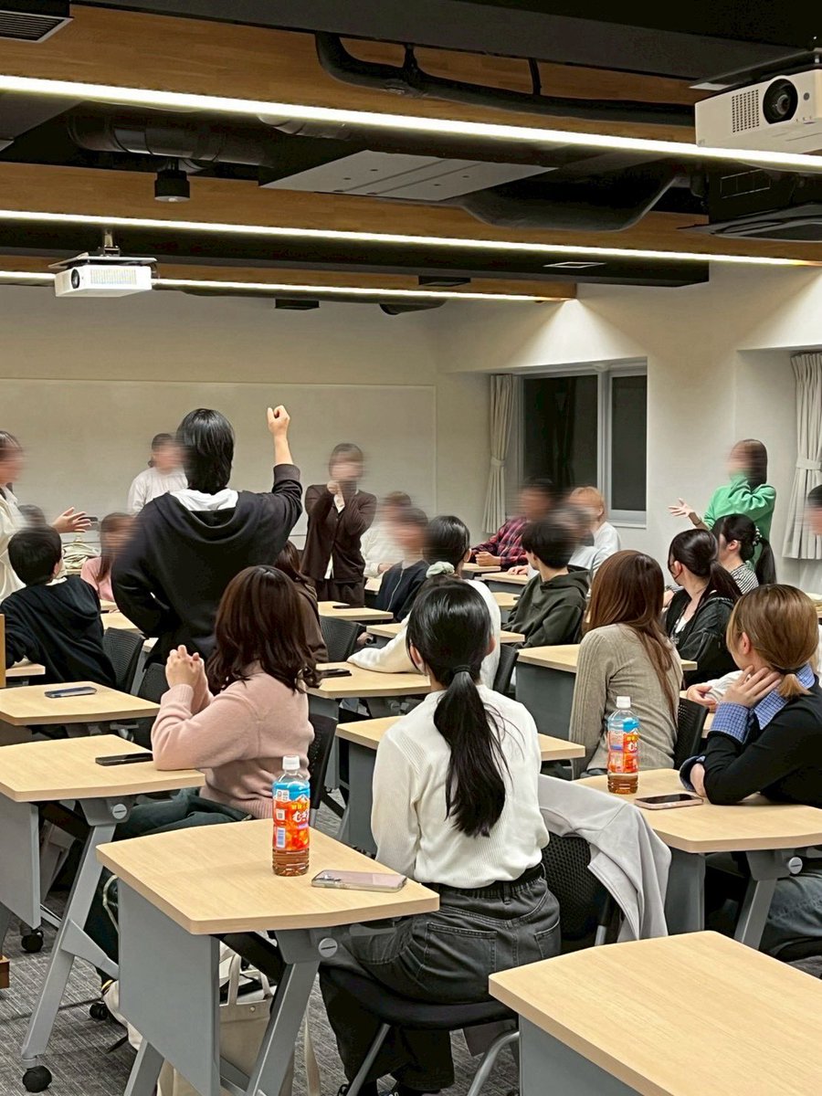 tsuru_wind's tweet photo. 昨日、新入部員を迎える会を行いました🌸

はじめは緊張した様子も見られましたが、自己紹介な���を行う中でたくさんの笑顔が見られました😆
その後はパートごとにご飯を食べに行くなど、和気あいあいとした最高のスタートになりました！

これから一緒に素敵な音楽を作っていきましょう🎶 https://t.co/j1lvYtErG6