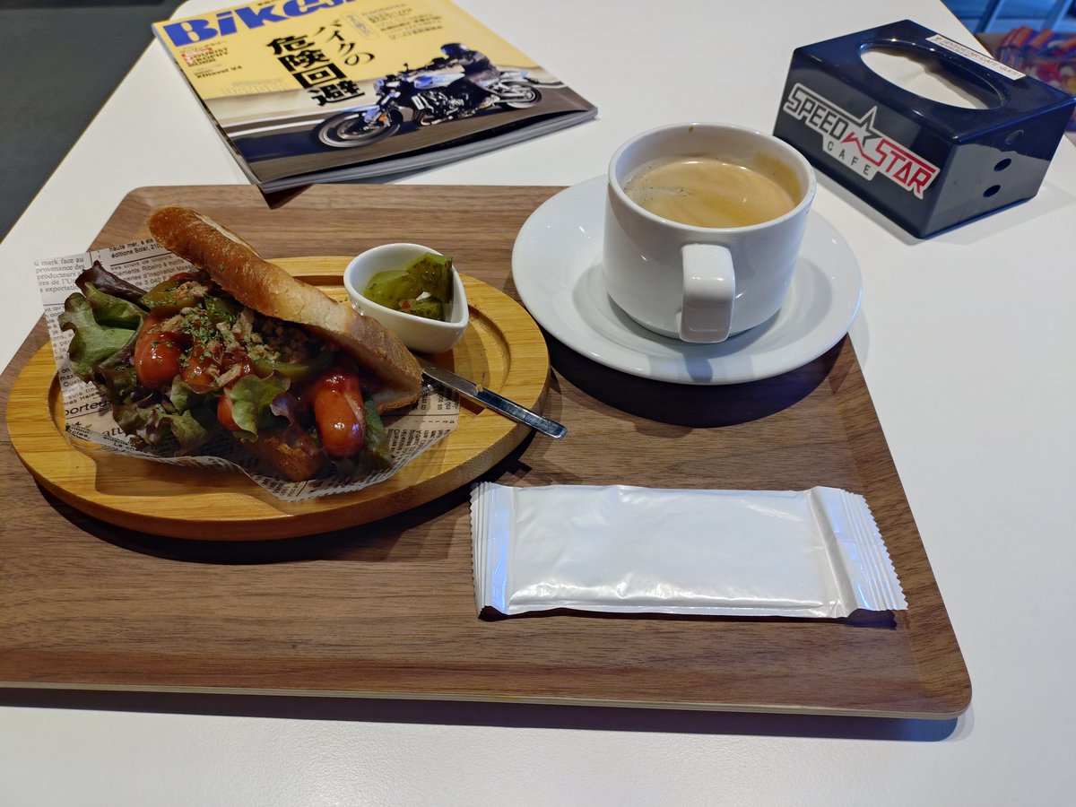 Yoshizoh1030's tweet photo. タイヤ交換待ち🏍️
#riderscafe
#speedstar
#zephyr750
#ライダースカフェ
#スピードスター
#ゼファー750 https://t.co/QuPJqtMZCm
