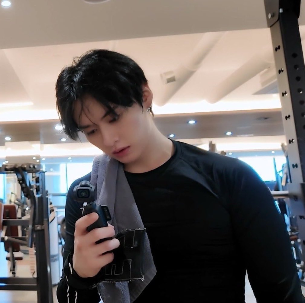 lexia ⭑.ᐟ project hail mary era tweet media