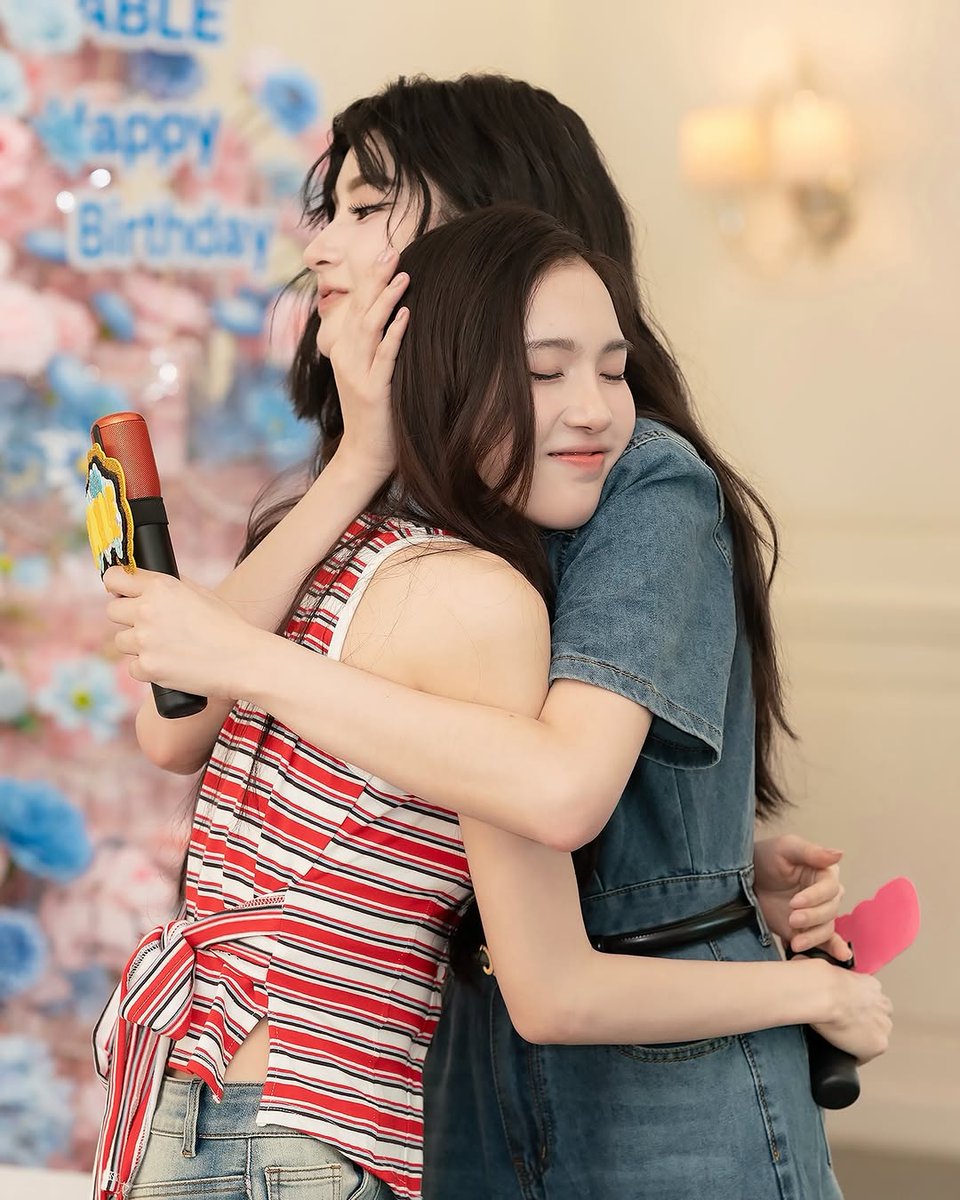 syamitjsni12's tweet photo. May this love stay for a long time, and never fade 😙

#Blejie https://t.co/iOF5RUm5EF
