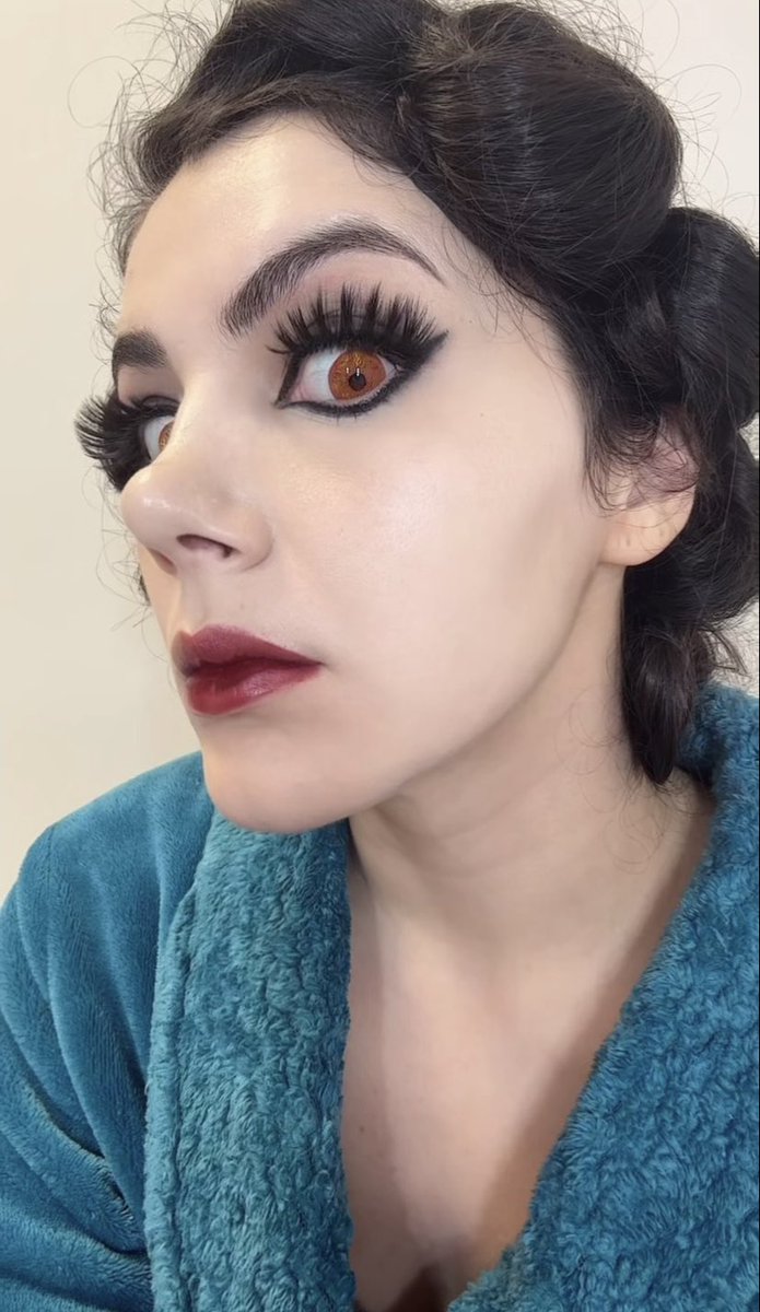JanetEdward16's tweet photo. Christine made me look ugly in today’s make up class https://t.co/PyoBH4cZSs