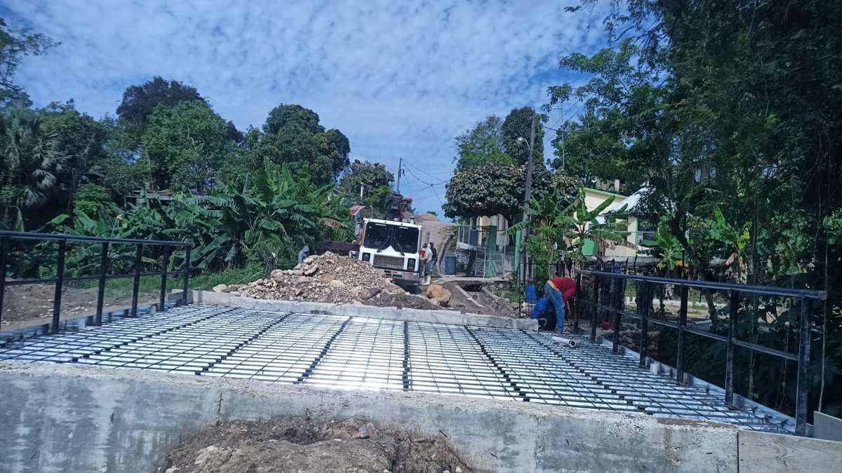 Avanzan a buen ritmo los trabajos de construcción en los puentes de El Algarrobo y La Soledad-La Piragua, estas obras, largamente esperadas por las comunidades circundantes, registran un progreso significativo en sus etapas de ejecución.