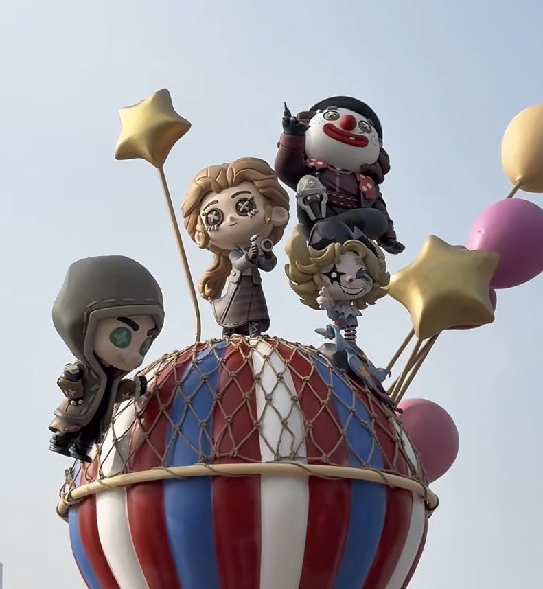 decorations in china for the 8th anniversary……alice so cute….🥹