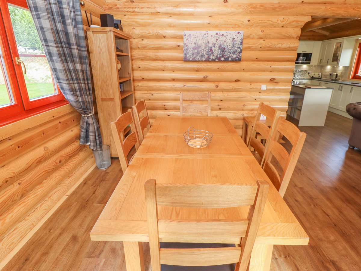 scateringcouk's tweet image. All-ground-floor. Three bedrooms: 1 x double with en-suite walk-in shower, basin, heated towel rail and WC, 1 x double, 1 x twin.

🛁 Hot tub
📍 Greetham, Rutland

selfcatering.co.uk/england/rutlan…

#Greetham #Rutland #HotTub #HolidayCottage #SelfCatering
