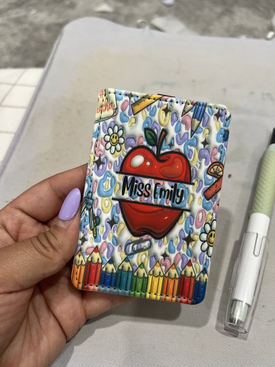 BrieezieBoo25's tweet image. Just a few of the badge holders I’ve made 🥰🥰
#teachersoftwitter
