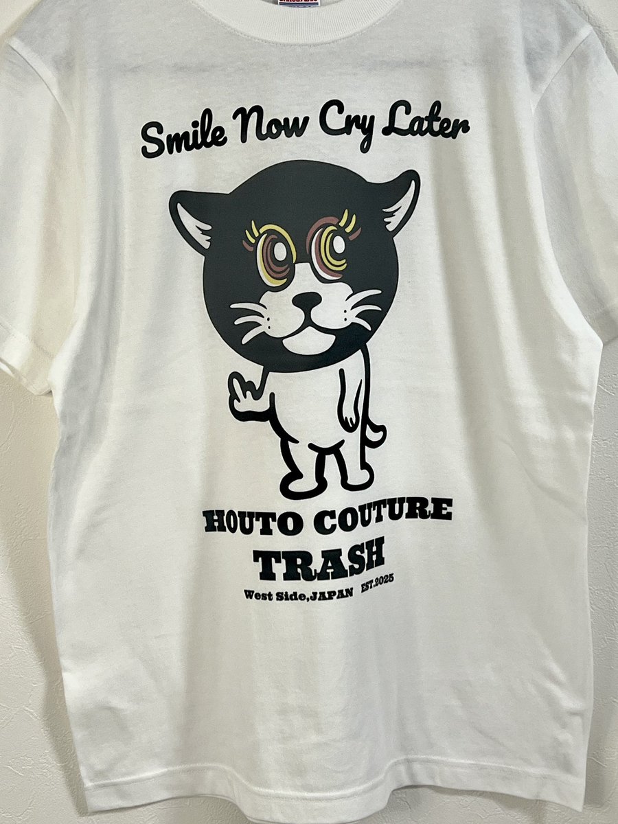 oimo_cream's tweet photo. 取り急ぎできたTシャツ何枚か撮影してみた。
撮影技術皆無だった。

#イラスト  #お絵描き  #illustration   #鳥取   #オリジナルキャラクター　#HOUTOCOUTURETRASH https://t.co/bjn15AmsbW
