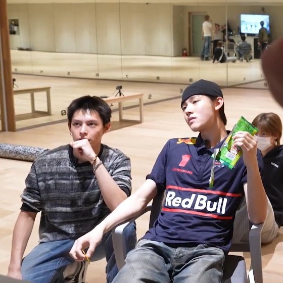 apple ࣪ 𓈒 ⭒ tweet media