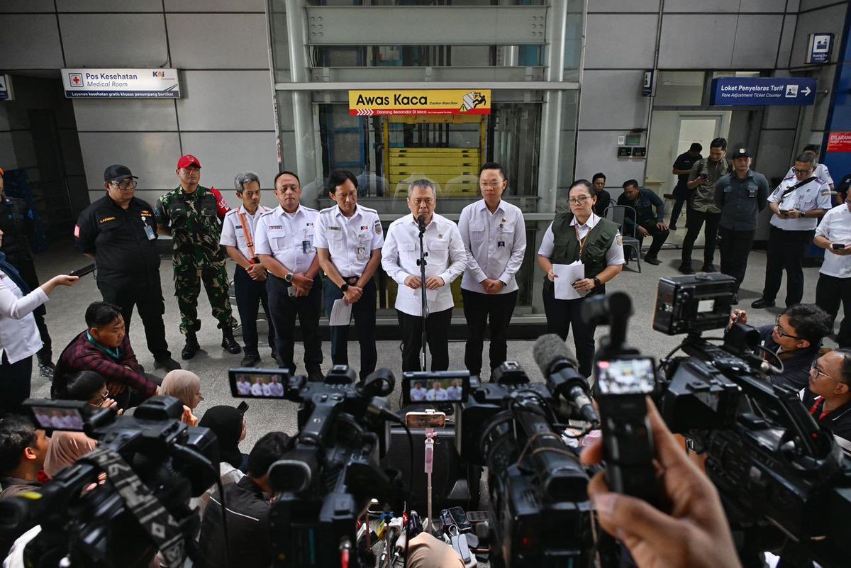 Txt Transportasi Umum tweet media