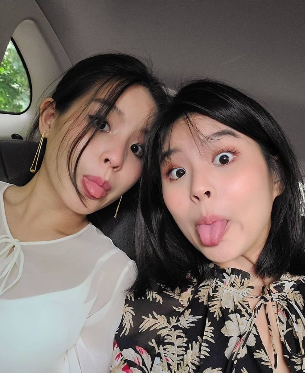 Jen and Jan tweet media