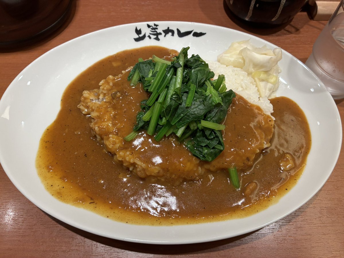 kaerumaster66's tweet photo. 上等カレーのほうれん草カレー🍛
左は天満橋で右は日本橋 https://t.co/kYlXXLqLij