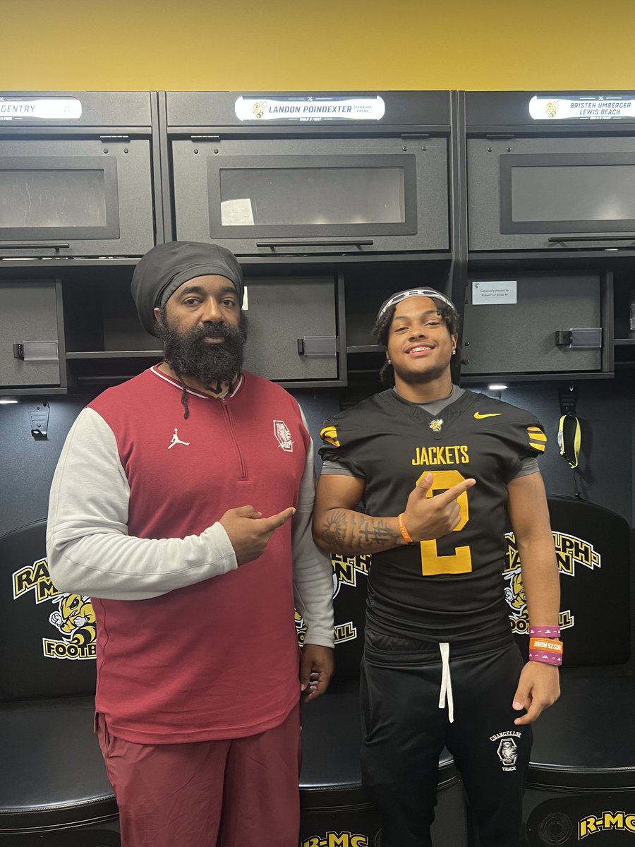 coachrasta22's tweet photo. You up next young man....
#KUB #PTP #LEADTHECHARGE https://t.co/e9qnVmY5k8