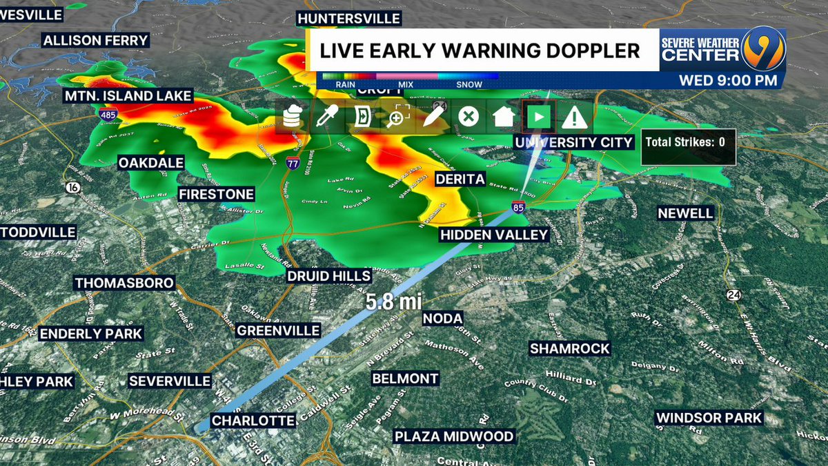 JohnAhrensWSOC9's tweet image. #Lightning very close to the BofA right now. Storm is moving away tho #BrunoMars