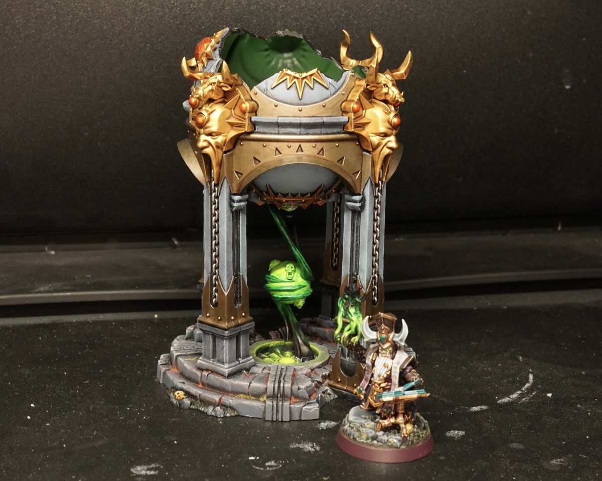 hobbyxdungry's tweet image. 腐地叢林キャンペーンで使用するためにオリジナルの陣営地形を作りました。
命名『魔瘴力抽出炉』
破壊した魔力抽出器をディーモンスミスが改造し、人間やディーモンの首を燃やして汚染した地脈から魔瘴力を抽出する炉です。
#WarhammerCommunity 
#ageofsigmar