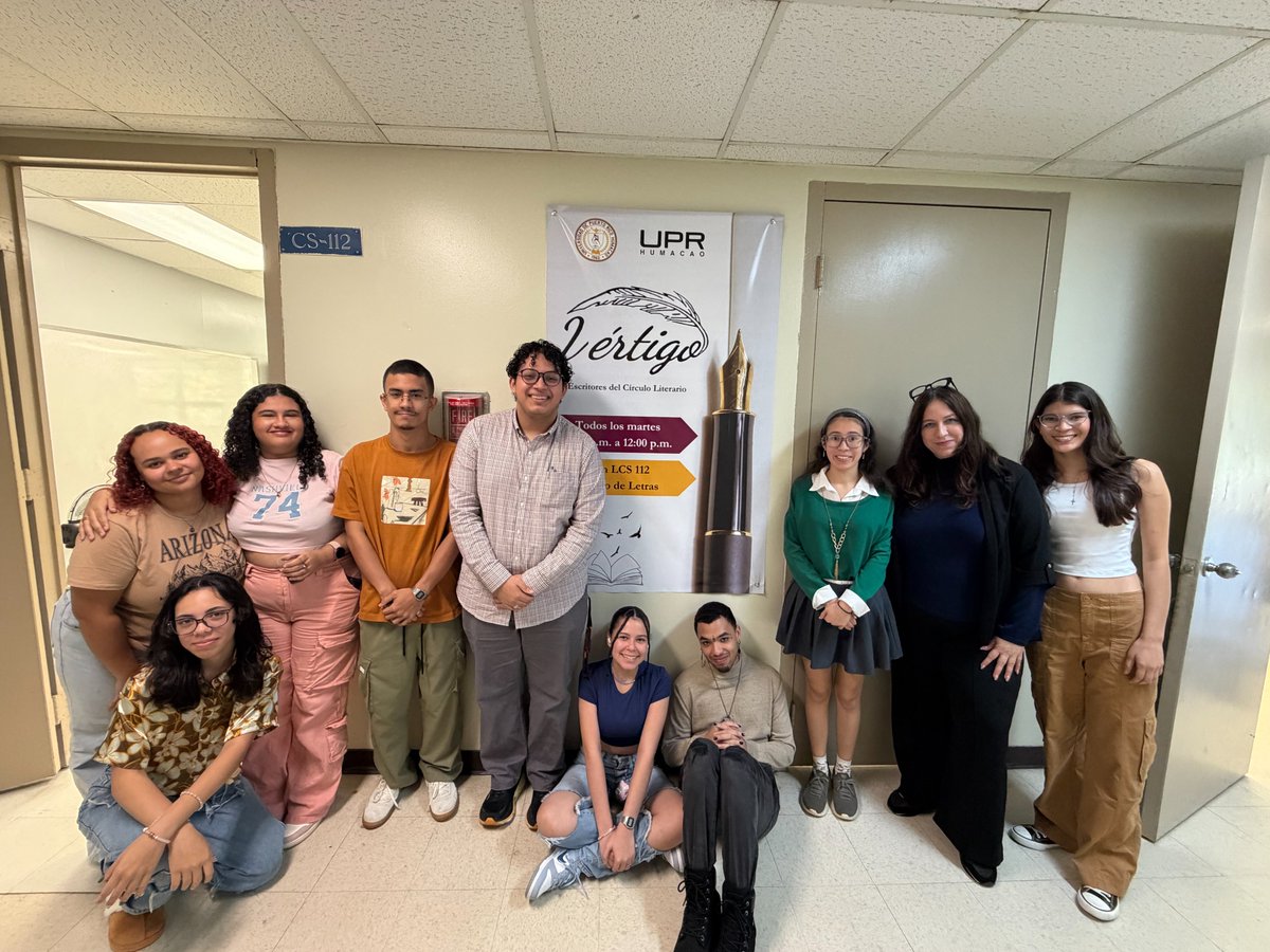 espauprh's tweet image. En el Día del Estudiante, felicitamos a toda la comunidad estudiantil de la #UPRH en su día.

Damos una felicitación especial a los miembros de nuestro @vertigouprh.

¡Que disfruten!

#DíadelEstudiante #Felicidades #Vértigo #Español #SiempreBúhos